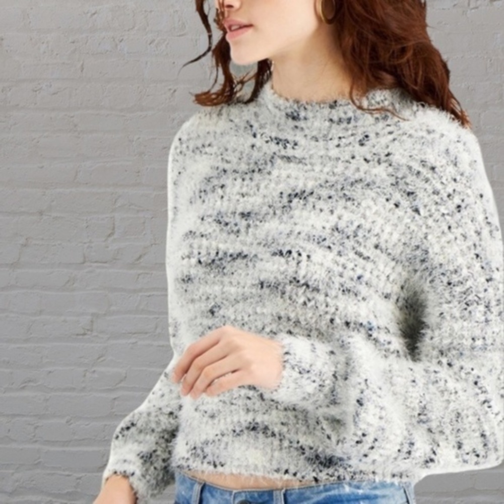 FRESHMAN Eyelash Yarn Mock Neck Relaxed Lightweight Sweater NWT/Lg Jr.’s - Picture 4 of 8
